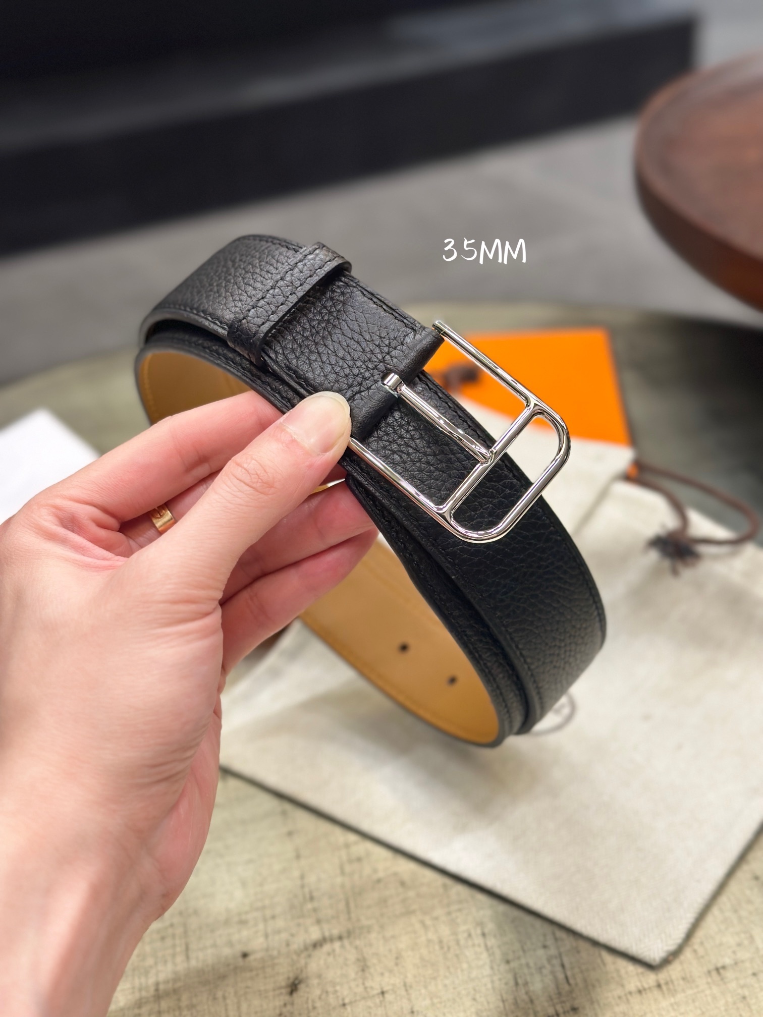 Romain 35 Men's Leather Belt - Elegant Black Textured Design