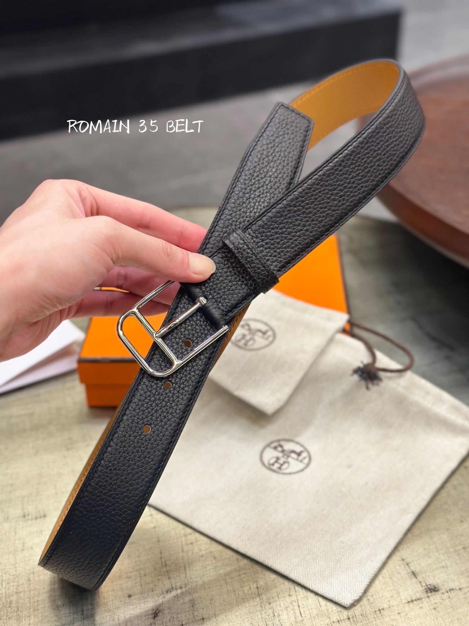 Romain 35 Men's Leather Belt - Elegant Black Textured Design