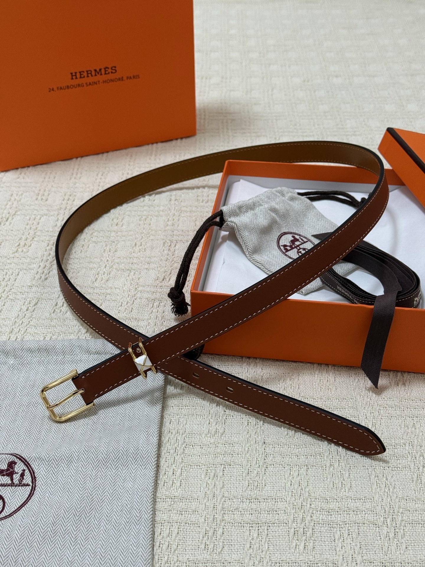 Hermès Gold Leather Belt with Gold-Tone Buckle - Luxury Accessory