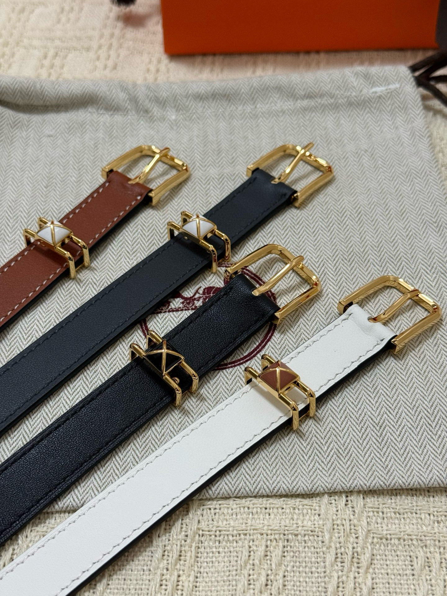 Hermès Gold Leather Belt with Gold-Tone Buckle - Luxury Accessory