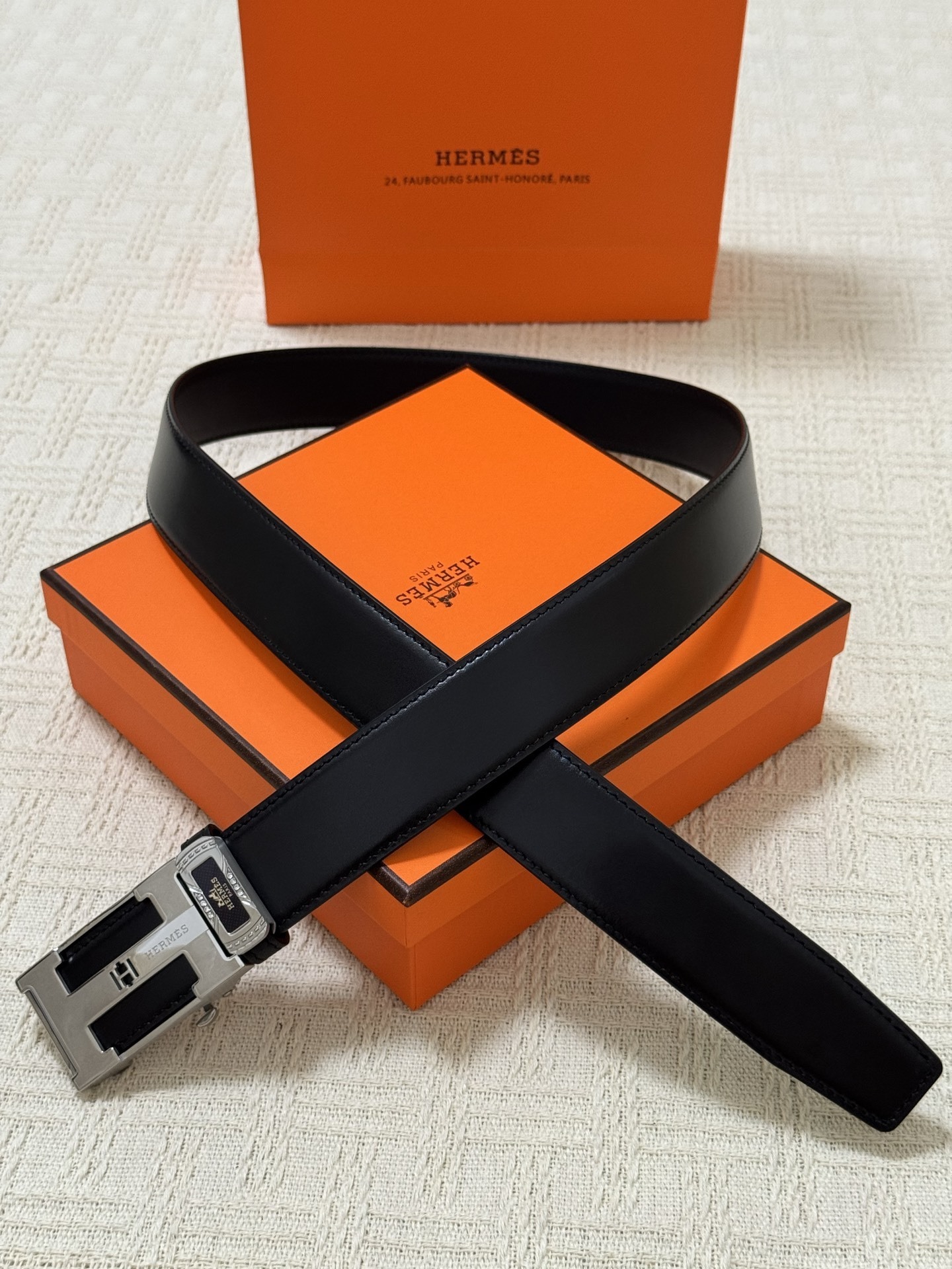 Hermes Men’s Premium Black Leather Belt with Silver H Buckle