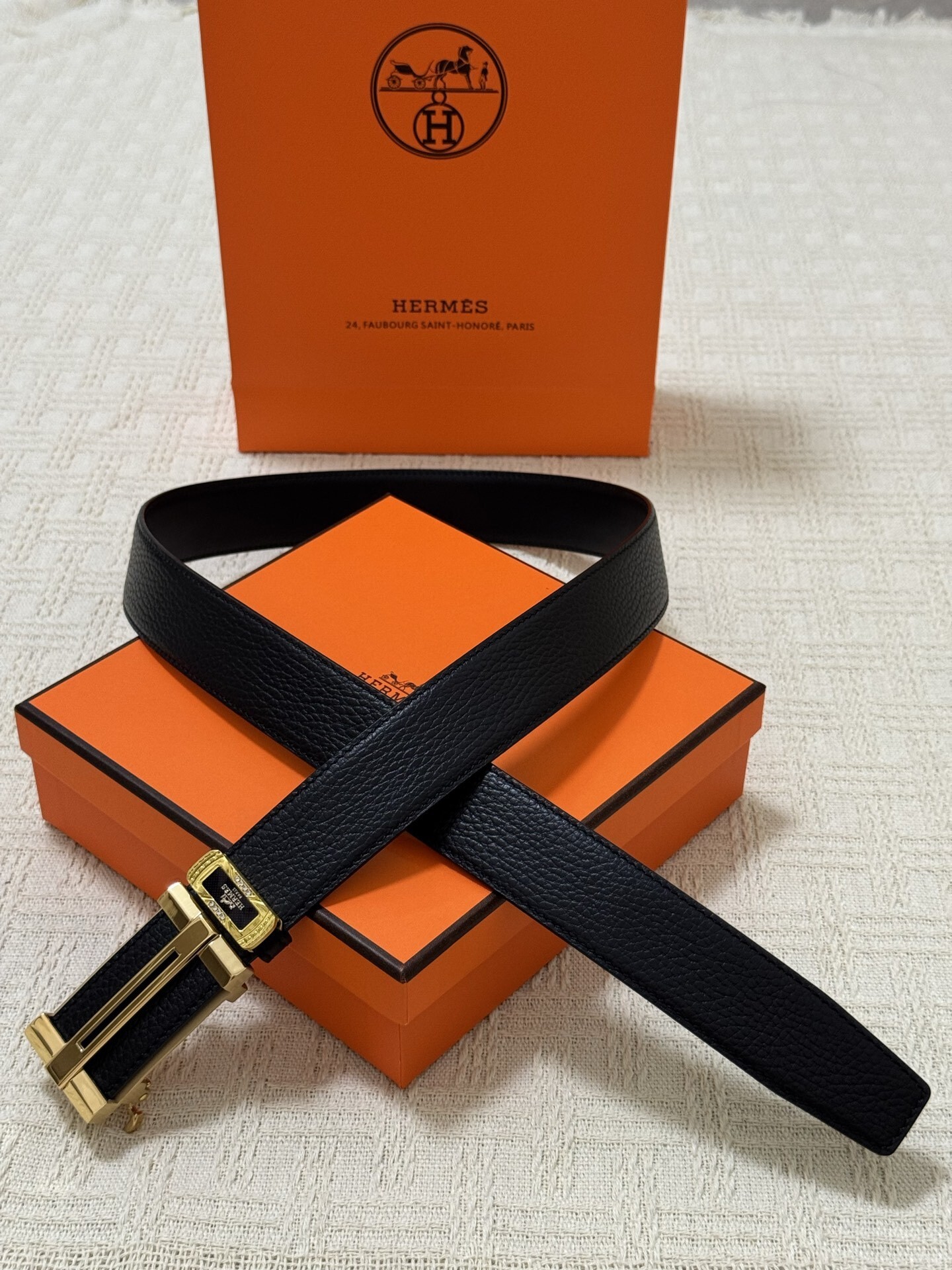 Hermes Men’s Black Pebbled Leather Belt with Gold Buckle – Luxury Gift
