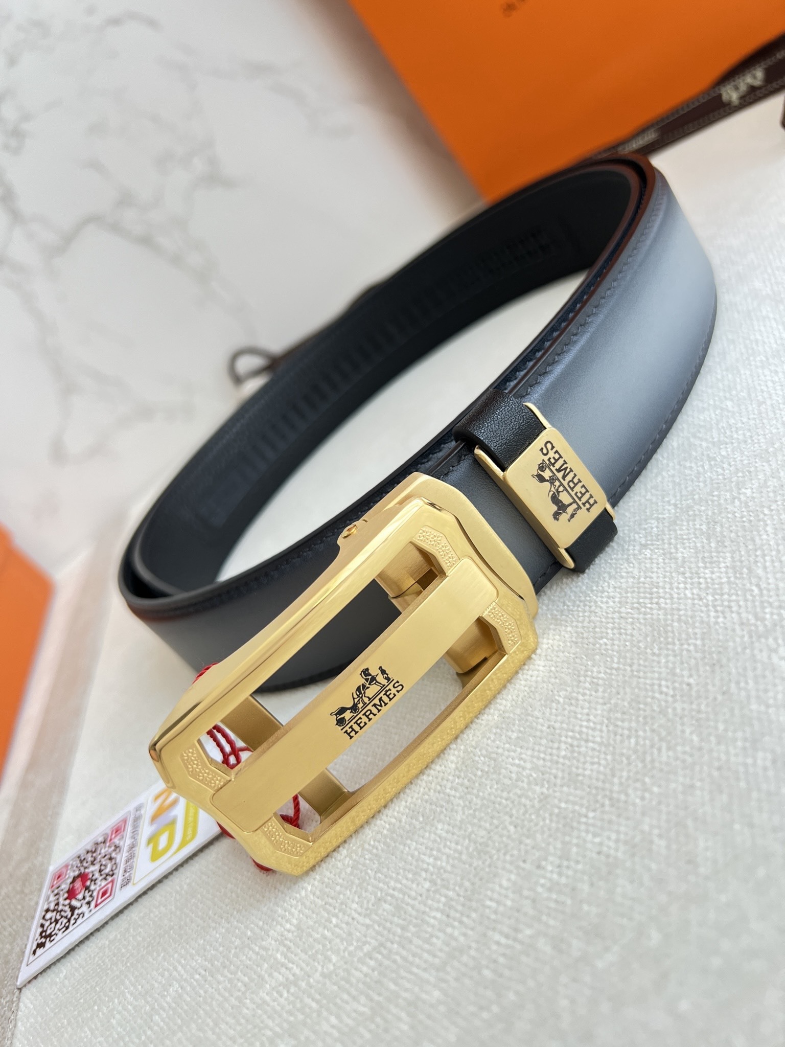 Luxury Men's Black Leather Belt with Elegant Gold-Tone Buckle