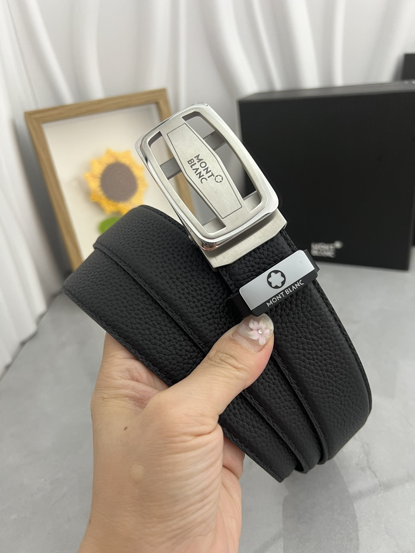 Montblanc Men’s Luxury Black Grained Leather Belt – Automatic Buckle