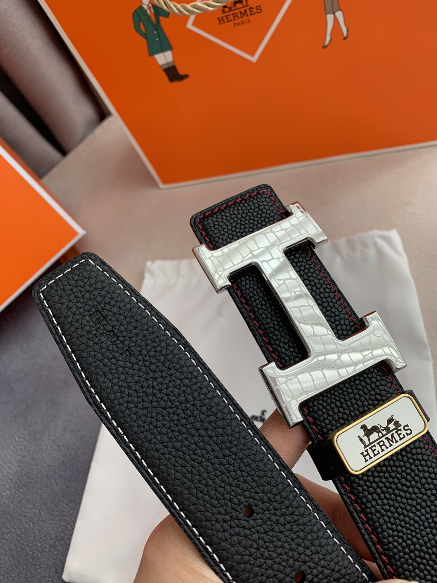 Hermès Men's Luxury Black Leather Belt - Silver Textured H Buckle