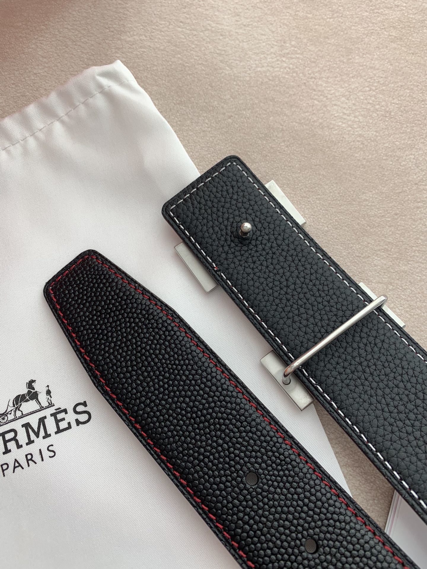 Hermès Men's Luxury Black Leather Belt - Silver Textured H Buckle