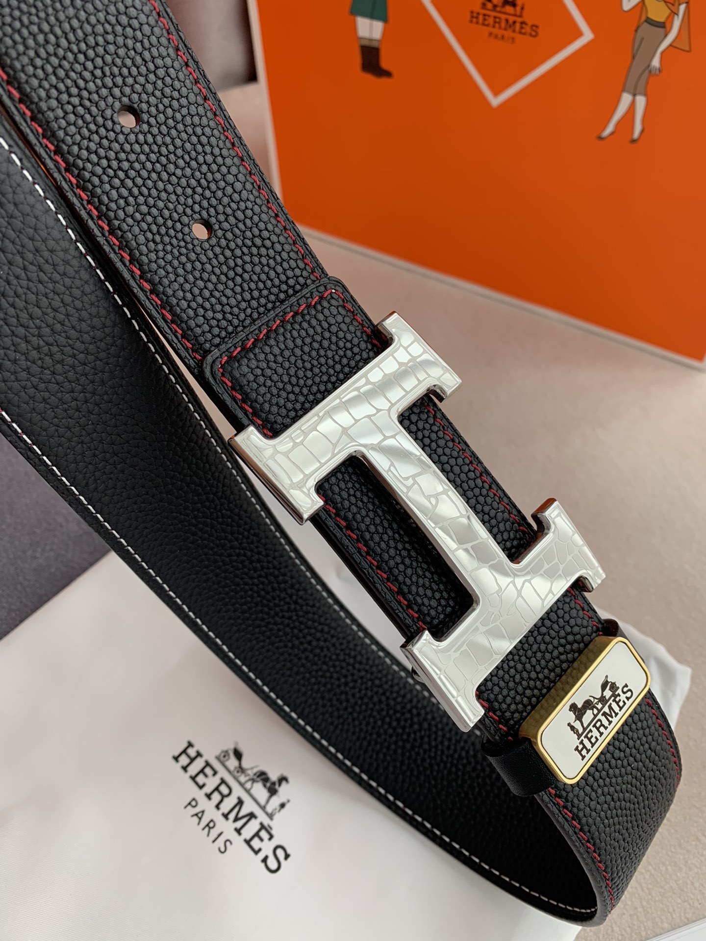 Hermès Men's Luxury Black Leather Belt - Silver Textured H Buckle