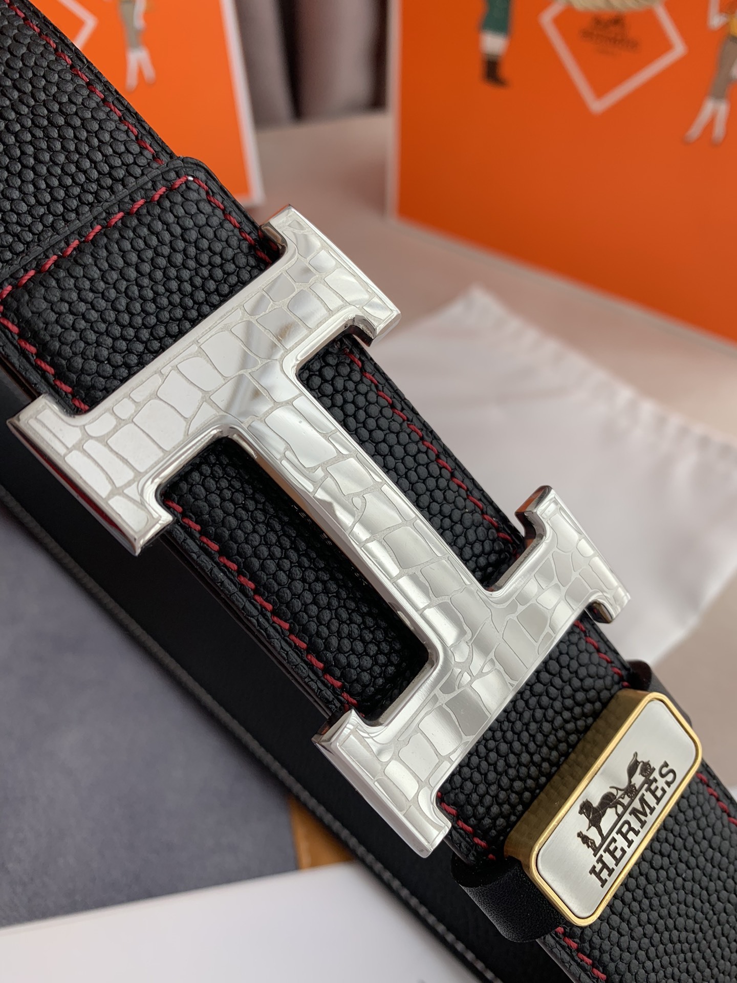 Hermès Men's Luxury Black Leather Belt - Silver Textured H Buckle