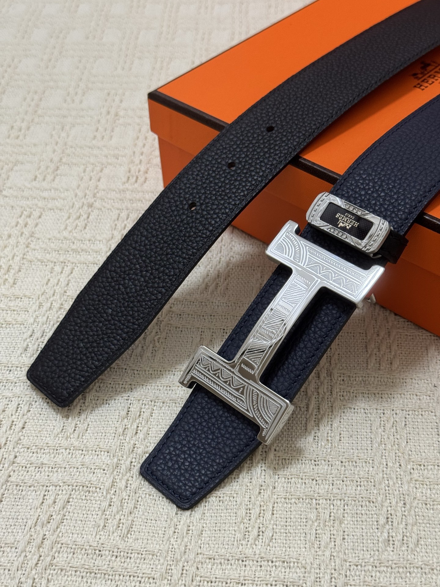 Premium Men’s Leather Belt with Engraved Silver H Buckle