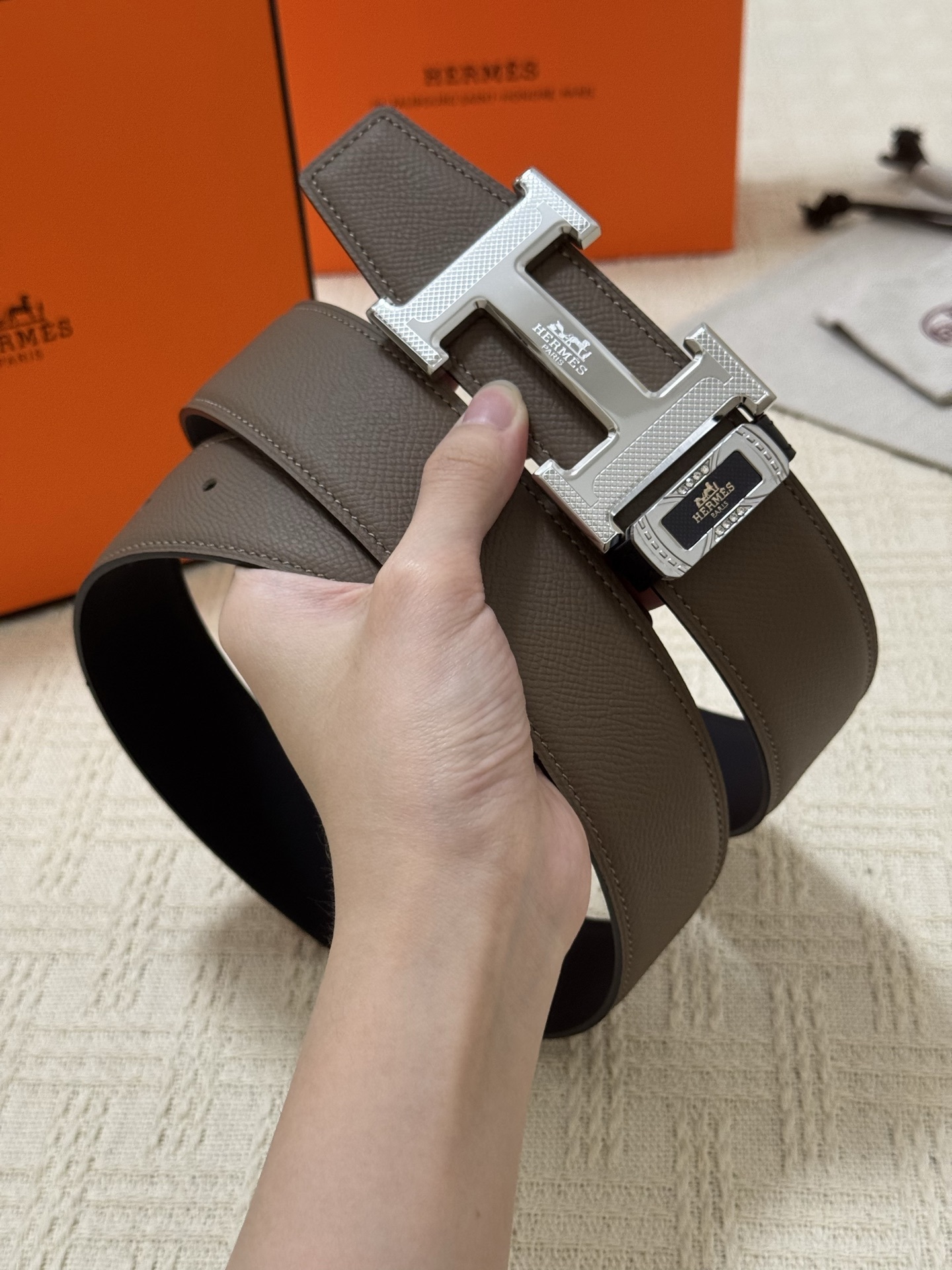 Hermès Men’s H Buckle Leather Belt – Brown & Silver Luxury Accessory