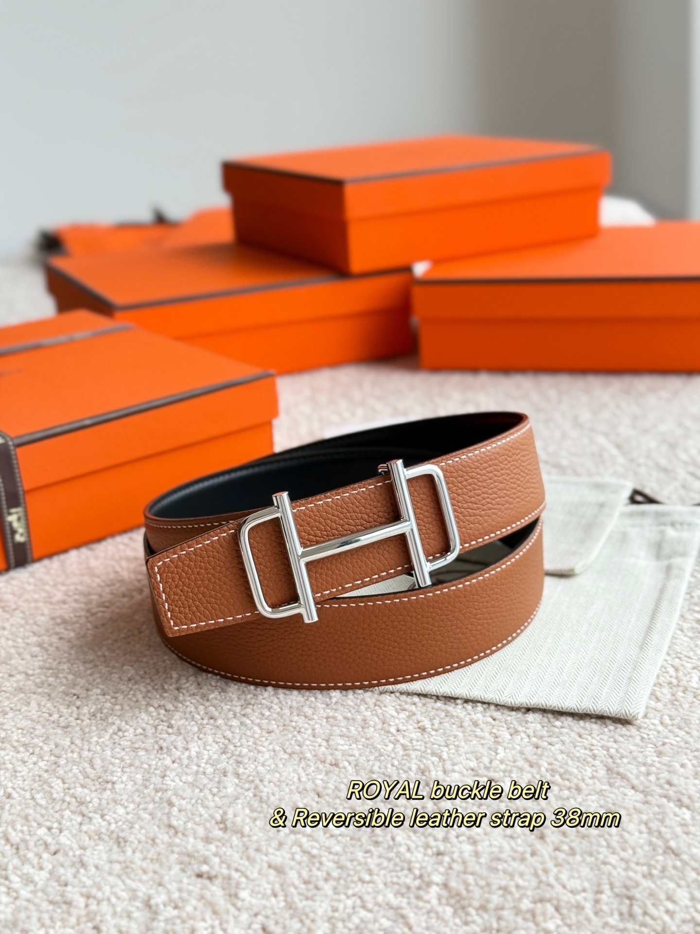 Hermès Royal Belt Buckle & 38mm Reversible Leather Strap