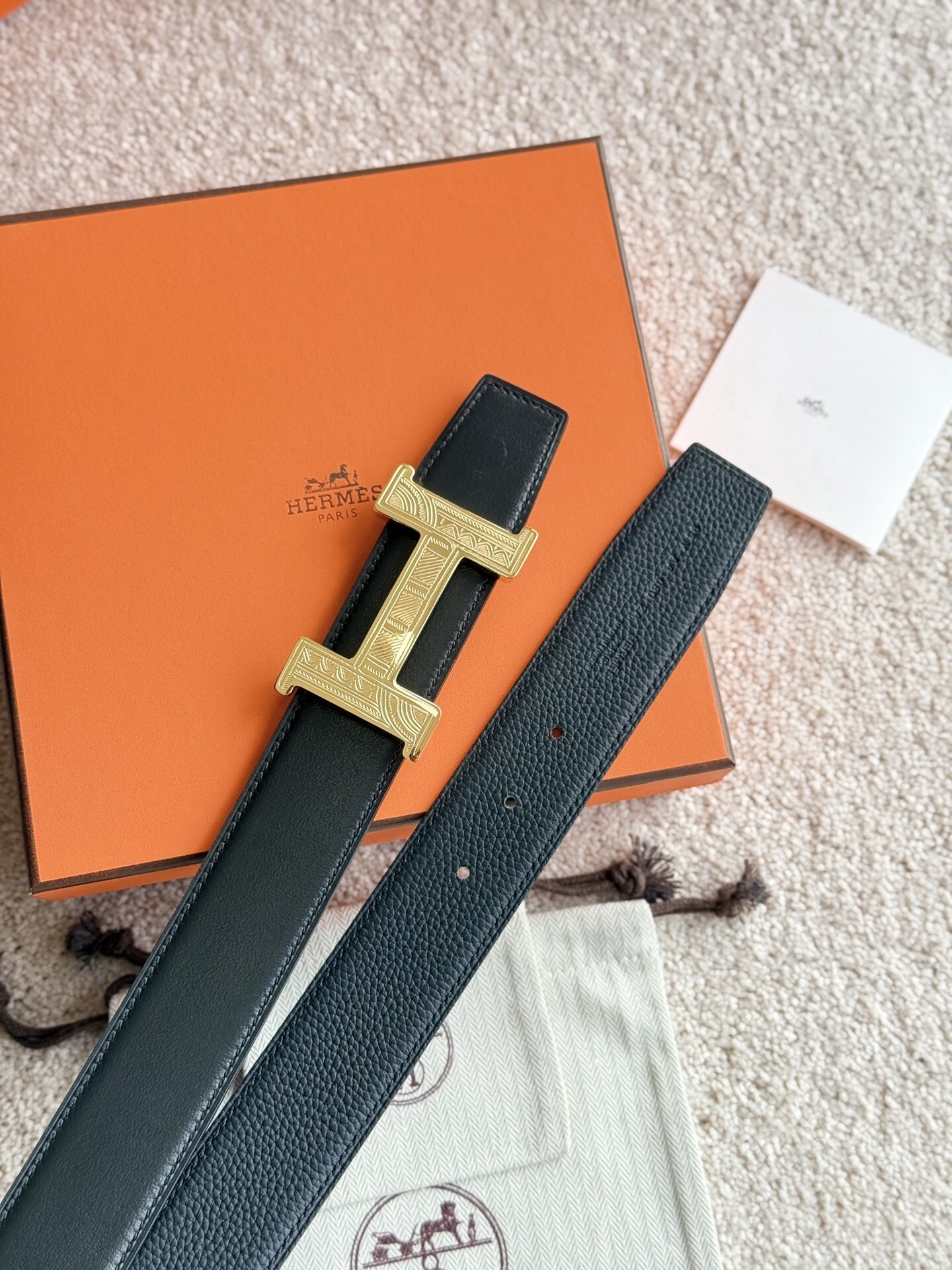 Luxury Grained Leather H Belt with Engraved Gold Buckle