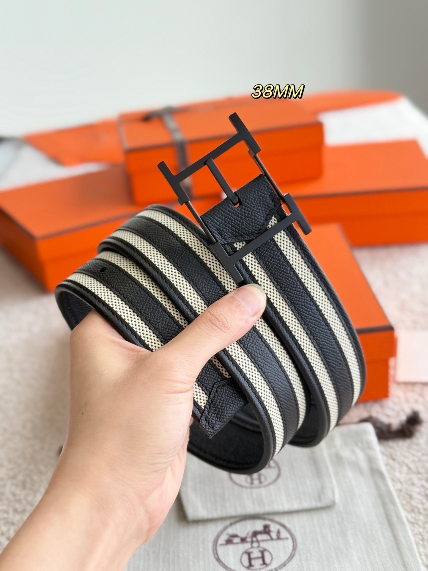 Hadrien 38 Reversible Leather Belt with Signature Black H Buckle