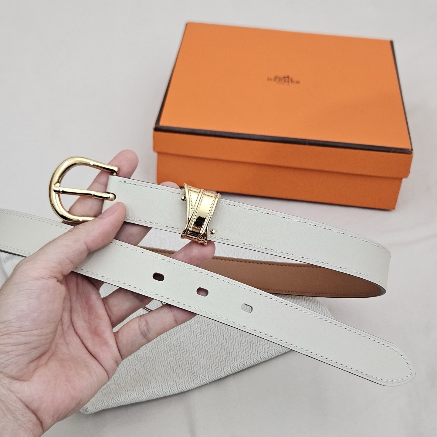 Luxury Hermès Women's White Leather Belt with Gold-Tone Buckle