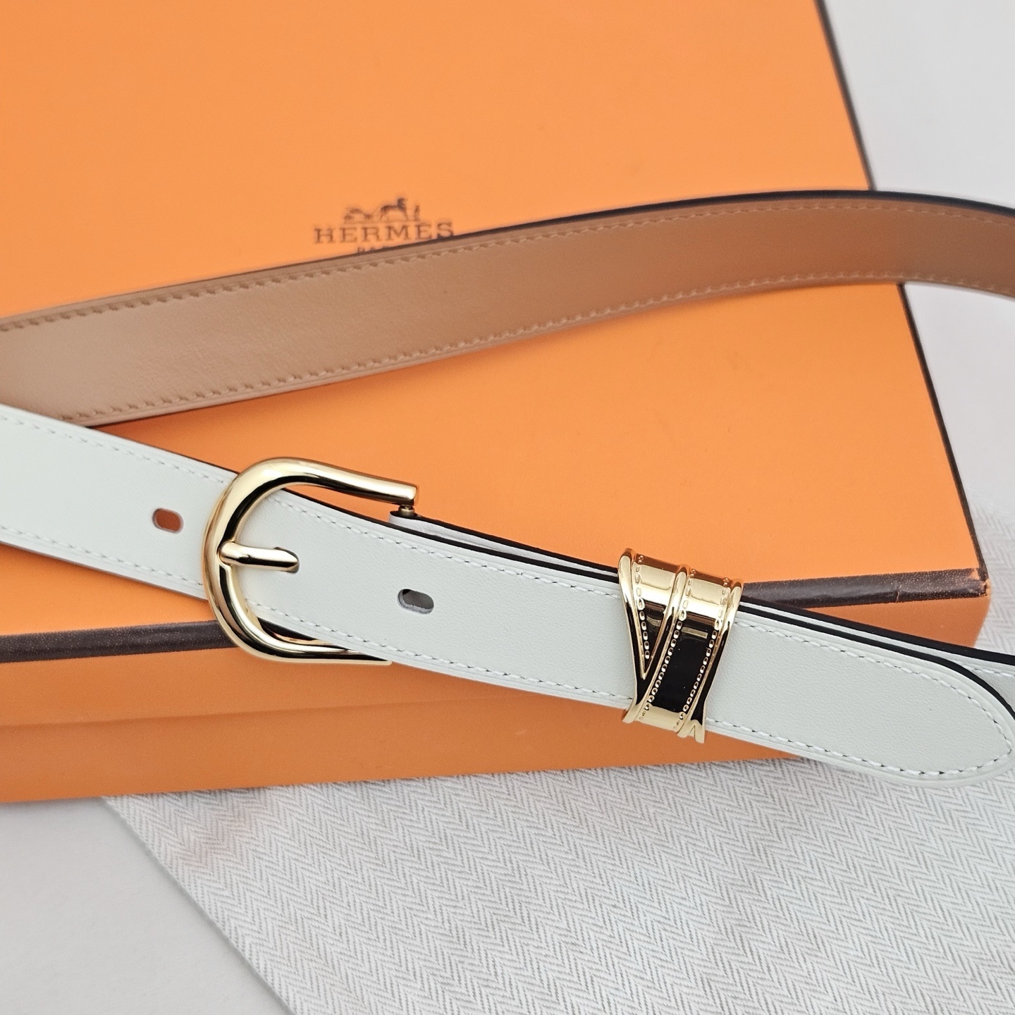 Luxury Hermès Women's White Leather Belt with Gold-Tone Buckle