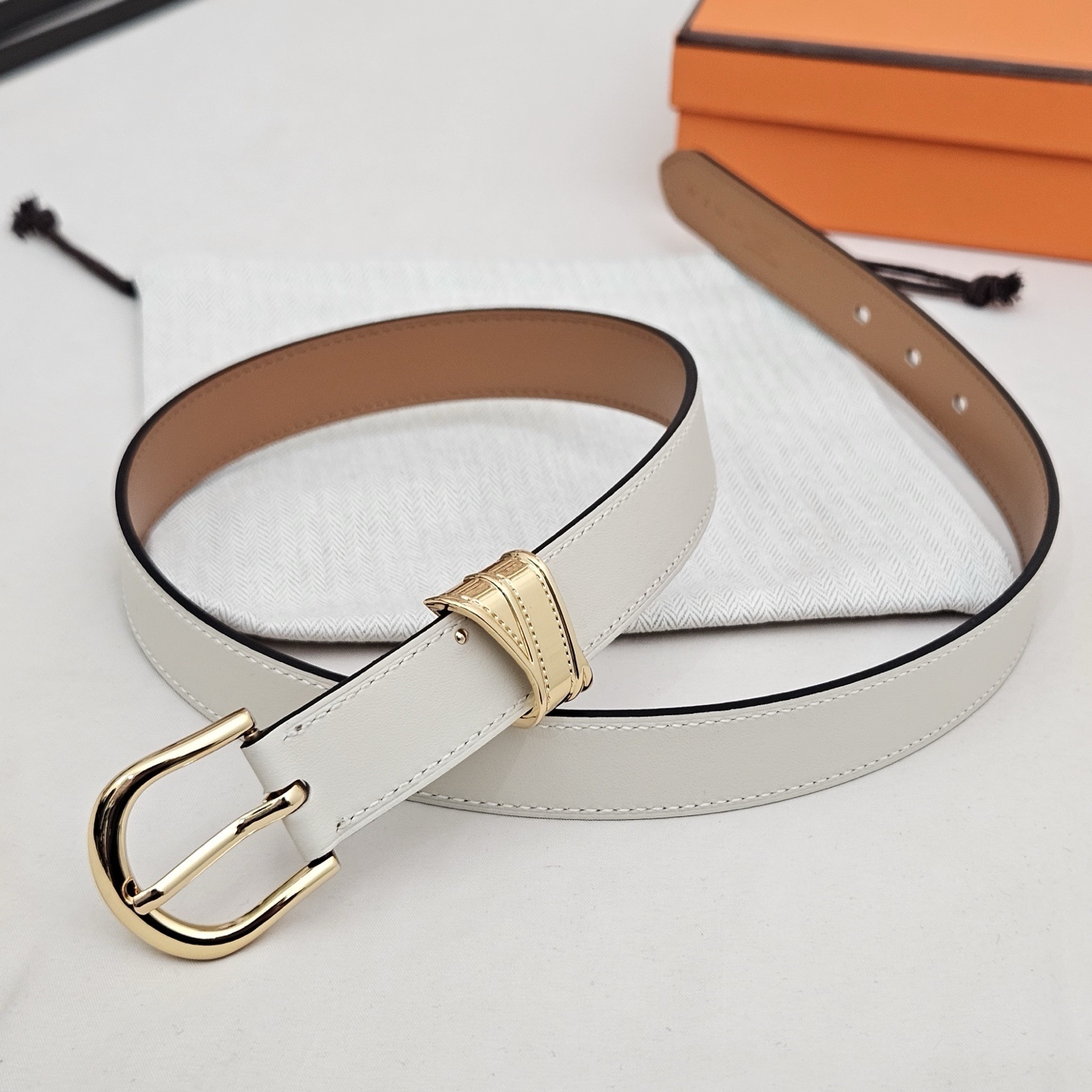 Luxury Hermès Women's White Leather Belt with Gold-Tone Buckle