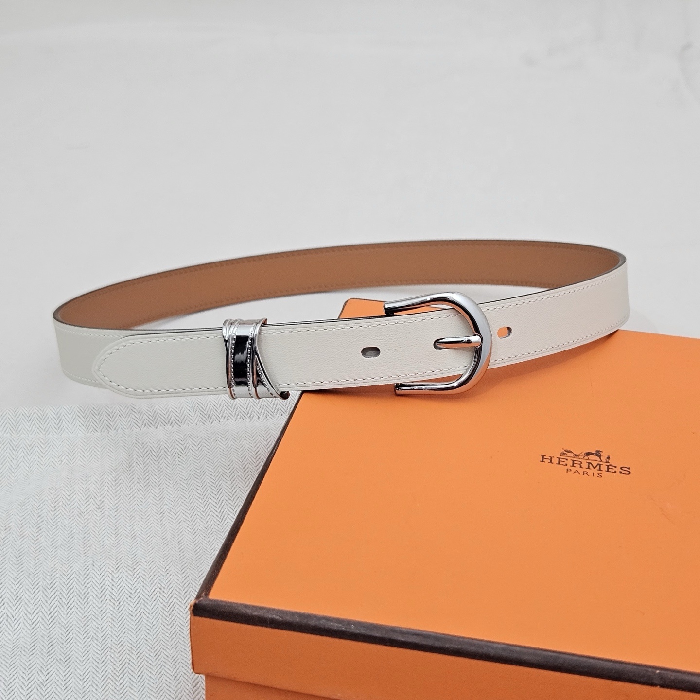 Hermès Women’s White Leather Belt with Silver Stirrup Buckle