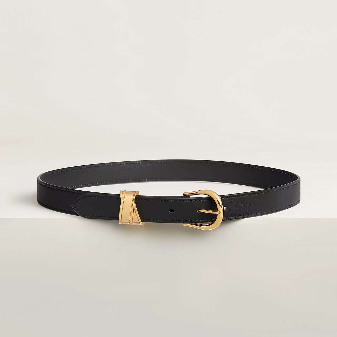 Women’s Luxury Black Leather Belt with Gold Horseshoe Buckle