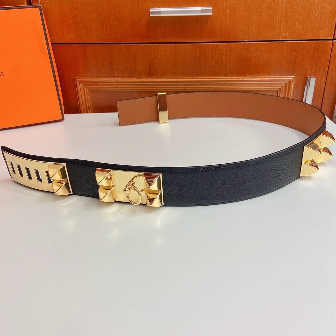 Luxury Black Leather Belt with Gold Pyramid Studs - Elegant Design