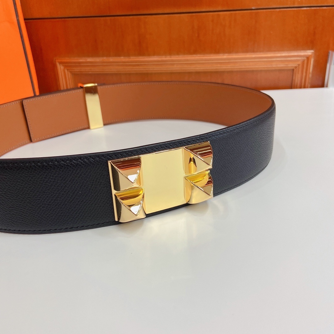 Luxury Black Leather Belt with Gold Pyramid Studs - Elegant Design