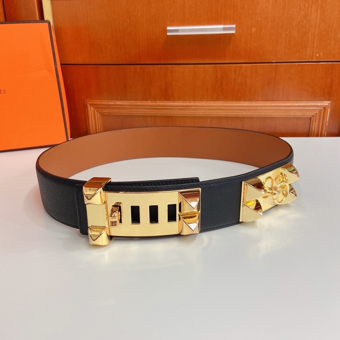 Luxury Black Leather Belt with Gold Pyramid Studs – Elegant Design