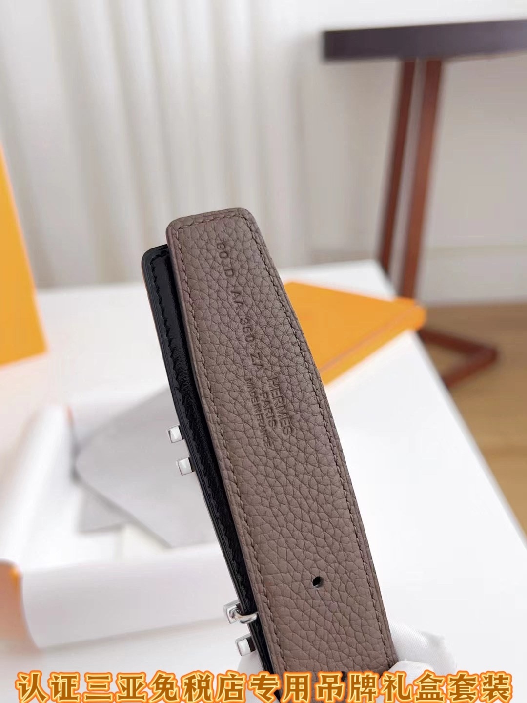 Luxury Men's Pebbled Leather Belt with Iconic Brushed H Buckle