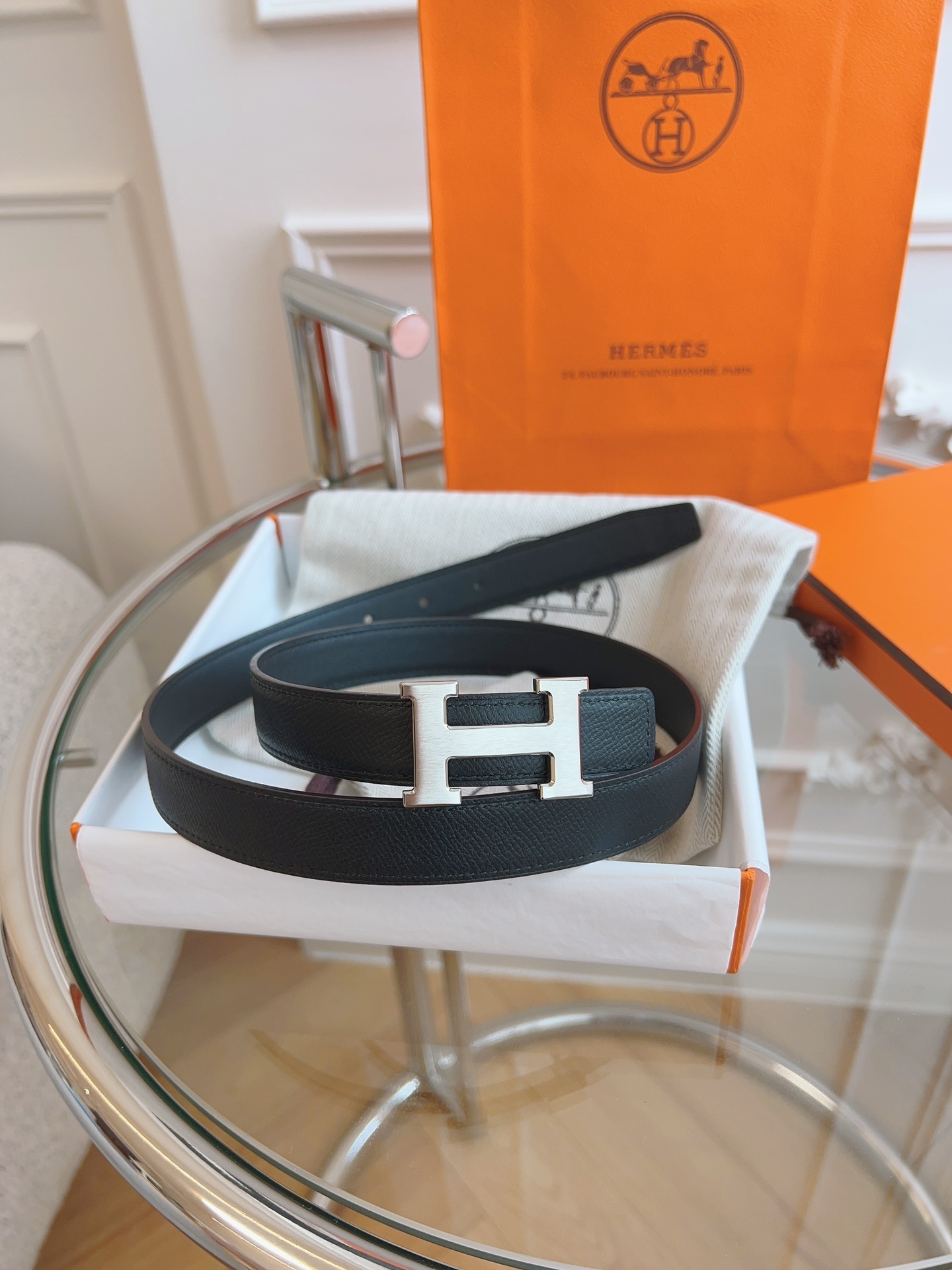 Hermes Men’s Reversible Leather Belt with Silver H Buckle – Black