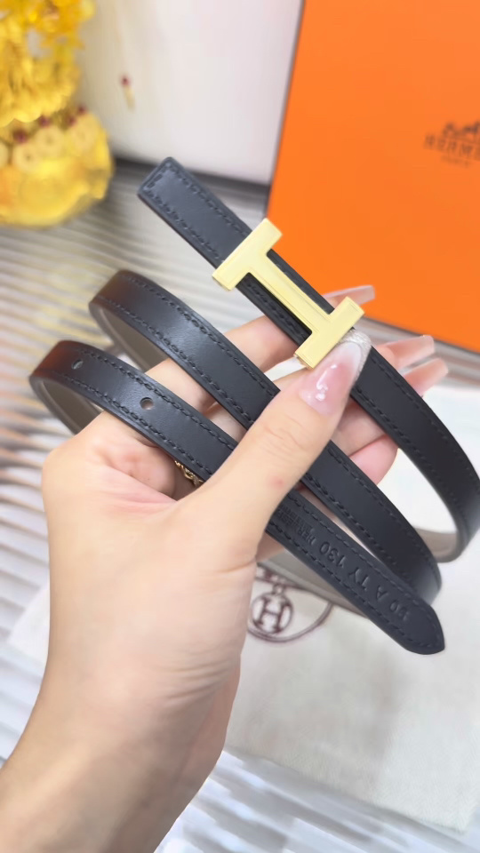 Luxury Women’s Slim Leather Belt with Gold H Buckle – Black