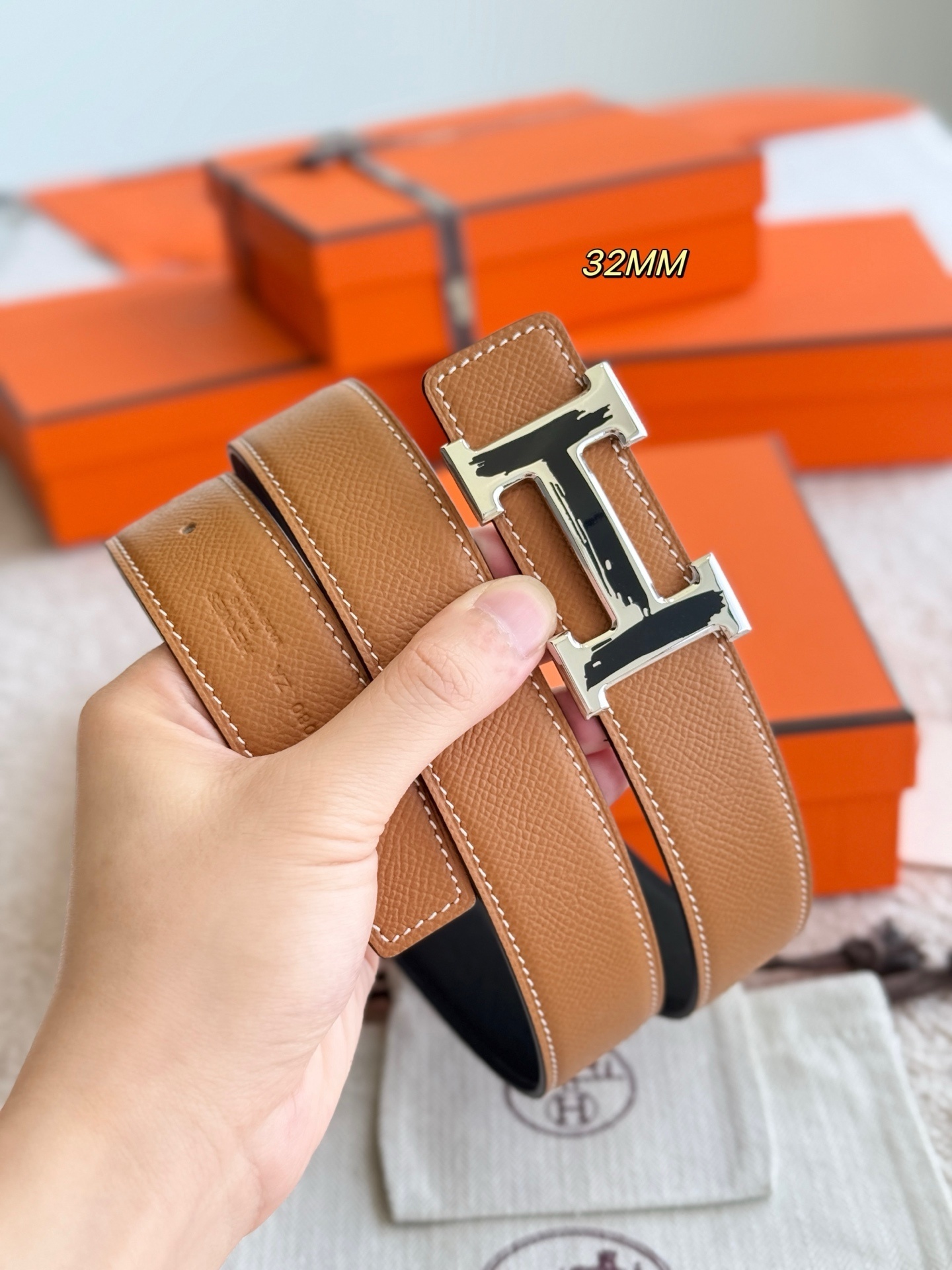 Luxury 32mm Reversible Leather Belt with Brushed H Buckle