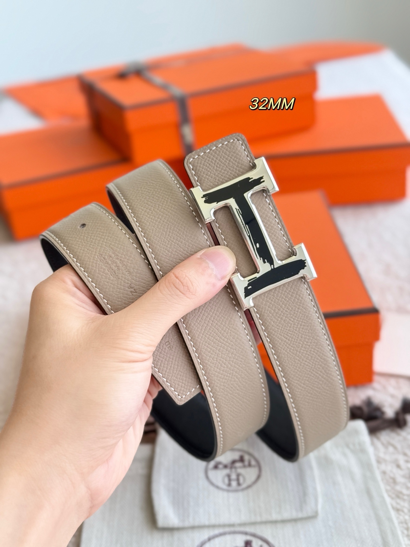 Luxury 32mm Reversible Leather Belt with Brushed H Buckle