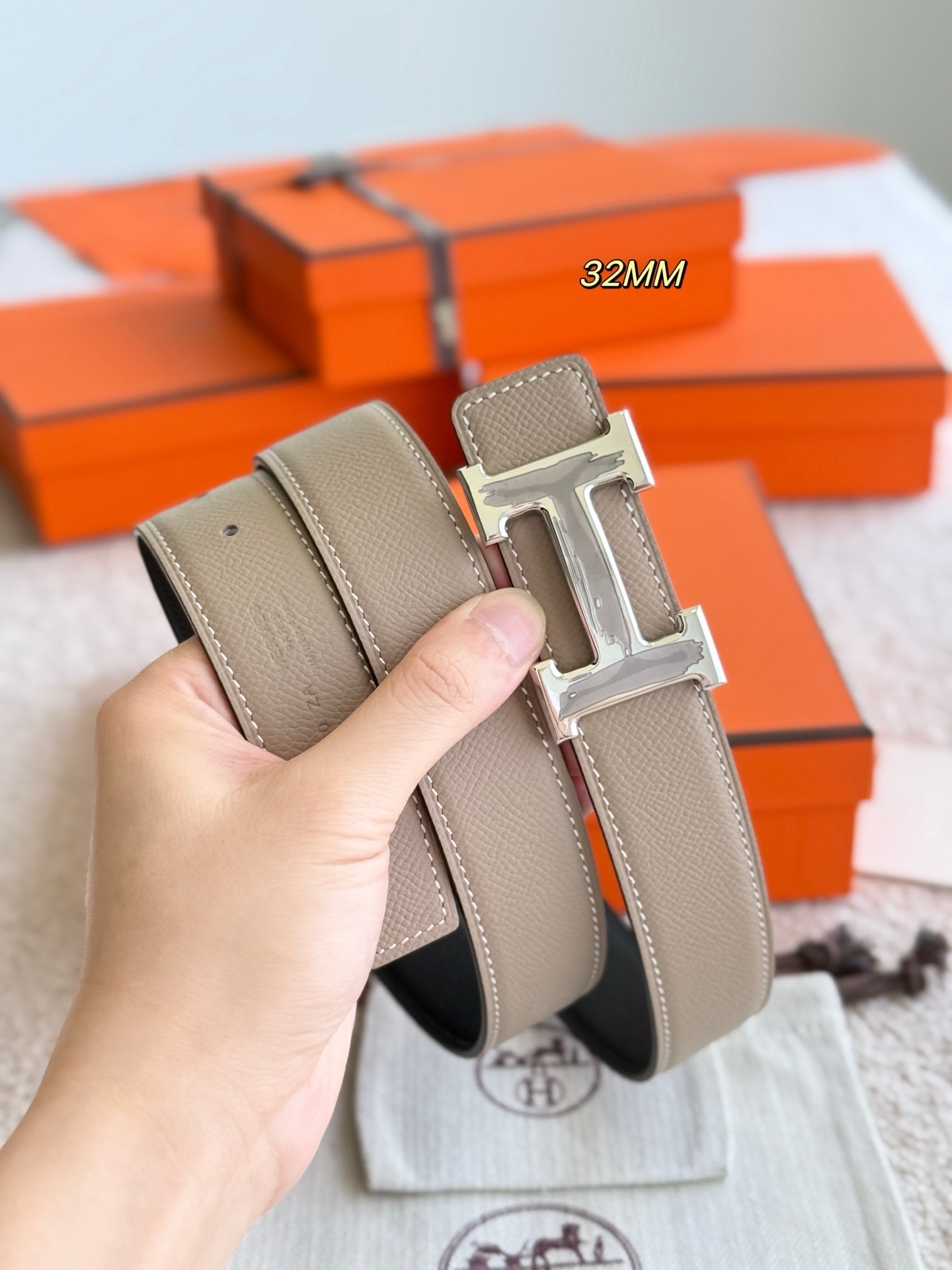 Luxury 32mm Reversible Leather Belt with Brushed H Buckle
