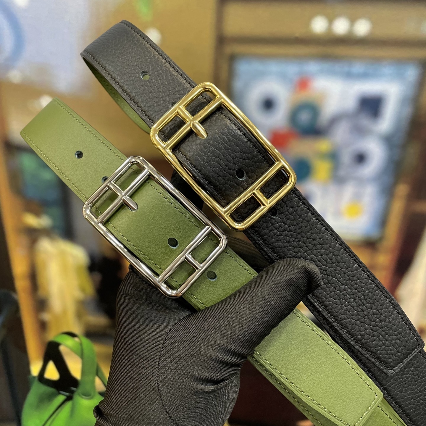 Elegant Designer Leather Belt with Iconic Stirrup Buckle