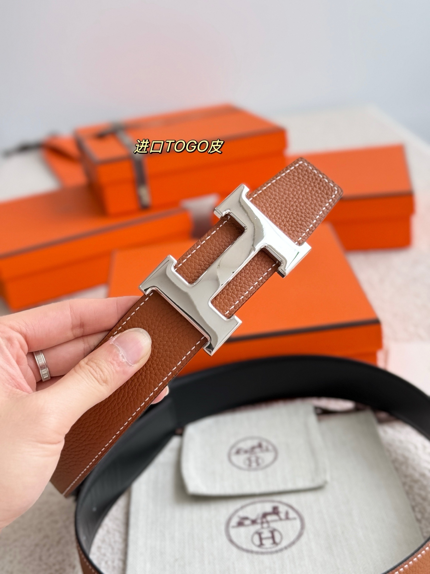 H 5382 Buckle Reversible Leather Belt 38mm - Luxury Men's Accessory