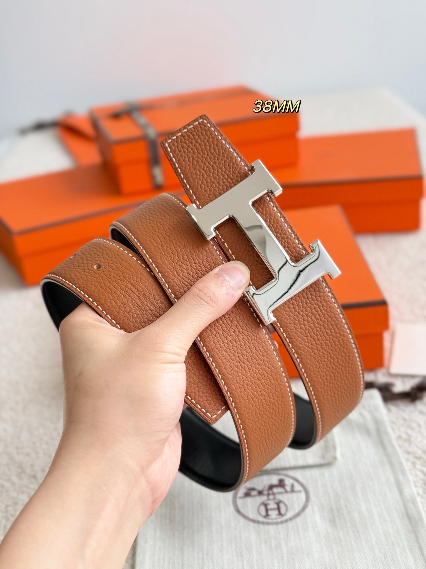 H 5382 Buckle Reversible Leather Belt 38mm - Luxury Men's Accessory