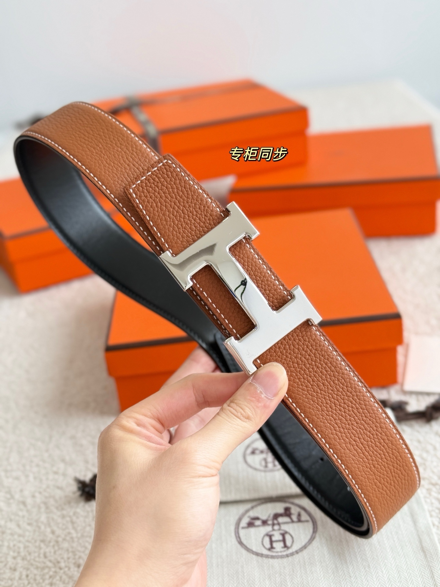 H 5382 Buckle Reversible Leather Belt 38mm - Luxury Men's Accessory