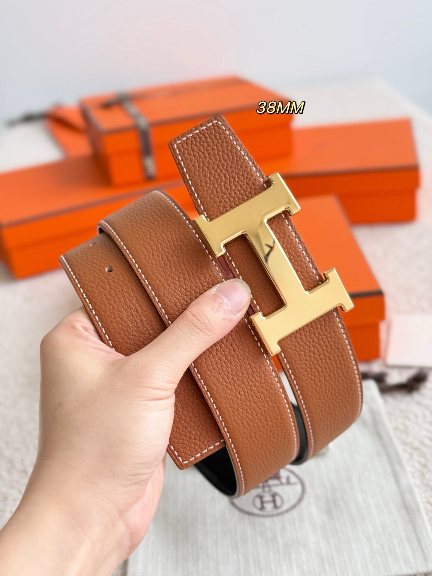 H 5382 Buckle Reversible Leather Belt 38mm - Luxury Men's Accessory