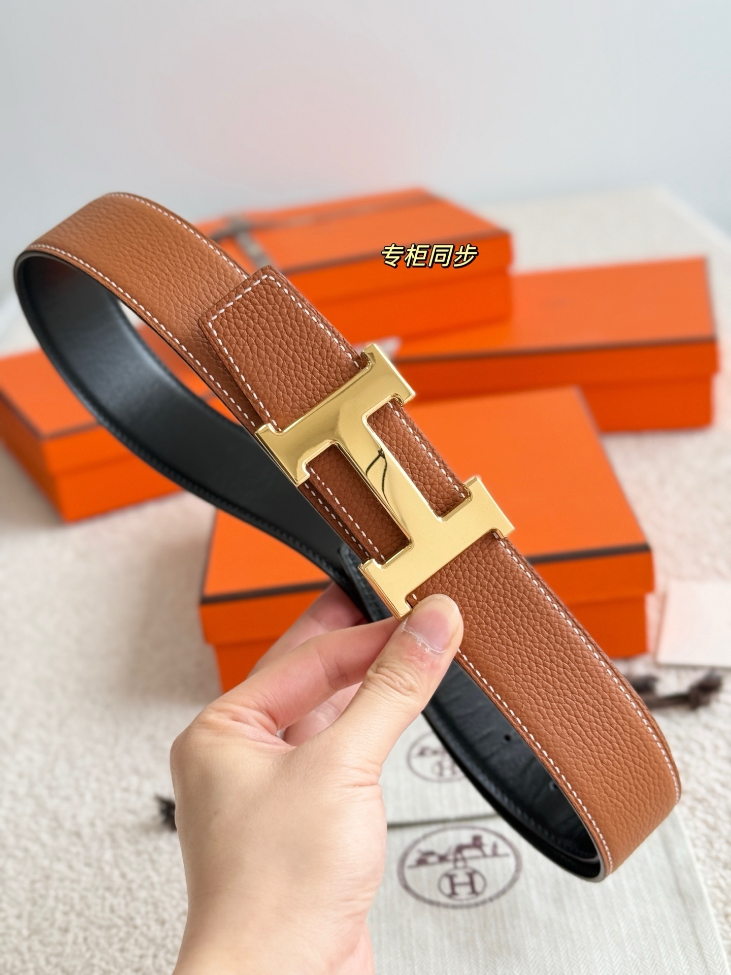 H 5382 Buckle Reversible Leather Belt 38mm - Luxury Men's Accessory