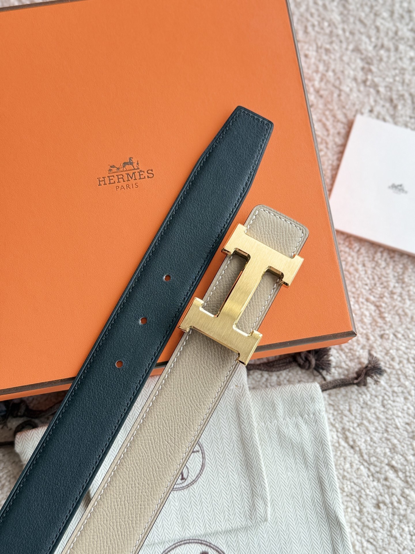 Hermès H Belt Buckle & Reversible Leather Strap 32mm - Gold Tone