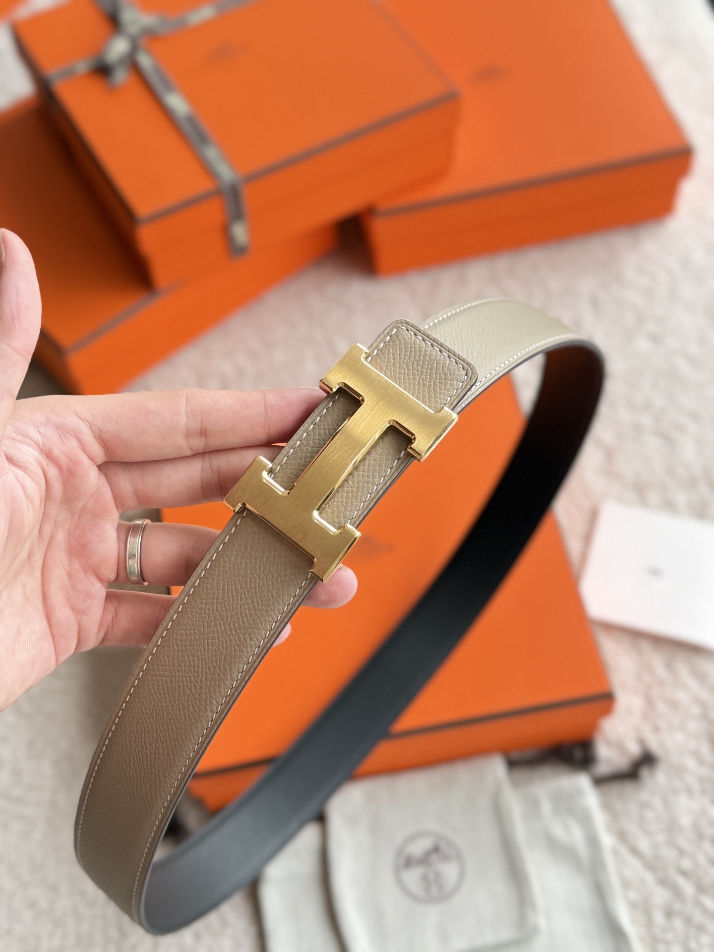 Hermès H Belt Buckle & Reversible Leather Strap 32mm - Gold Tone