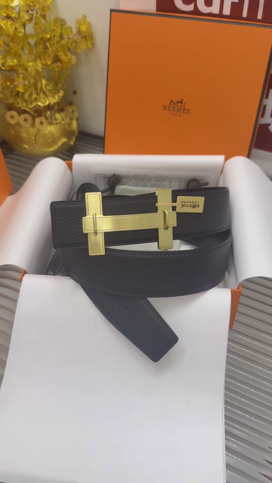 Premium Men’s Black Leather Belt with Iconic Gold Buckle