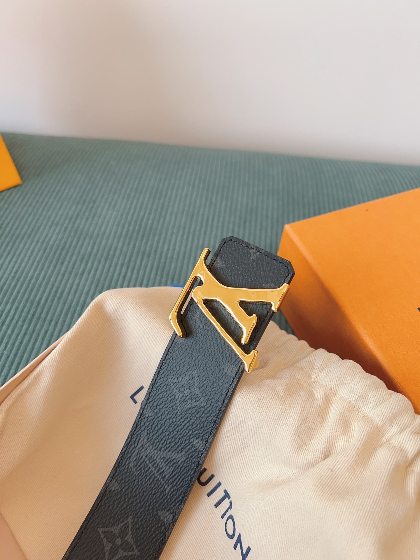 LV 02039 Louis Vuitton LV Initiales Reversible Belt - Monogram Eclipse & Red