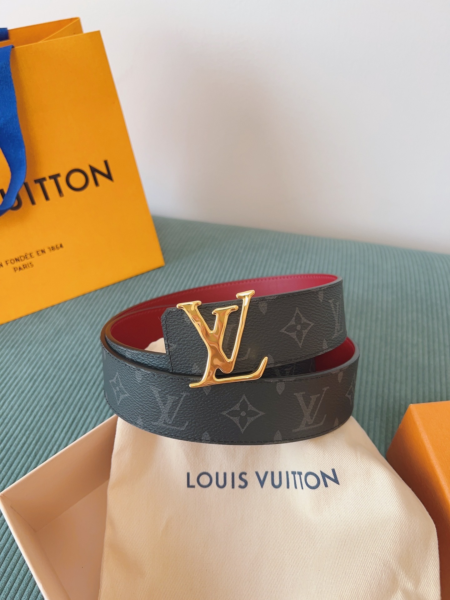 LV 02039 Louis Vuitton LV Initiales Reversible Belt - Monogram Eclipse & Red