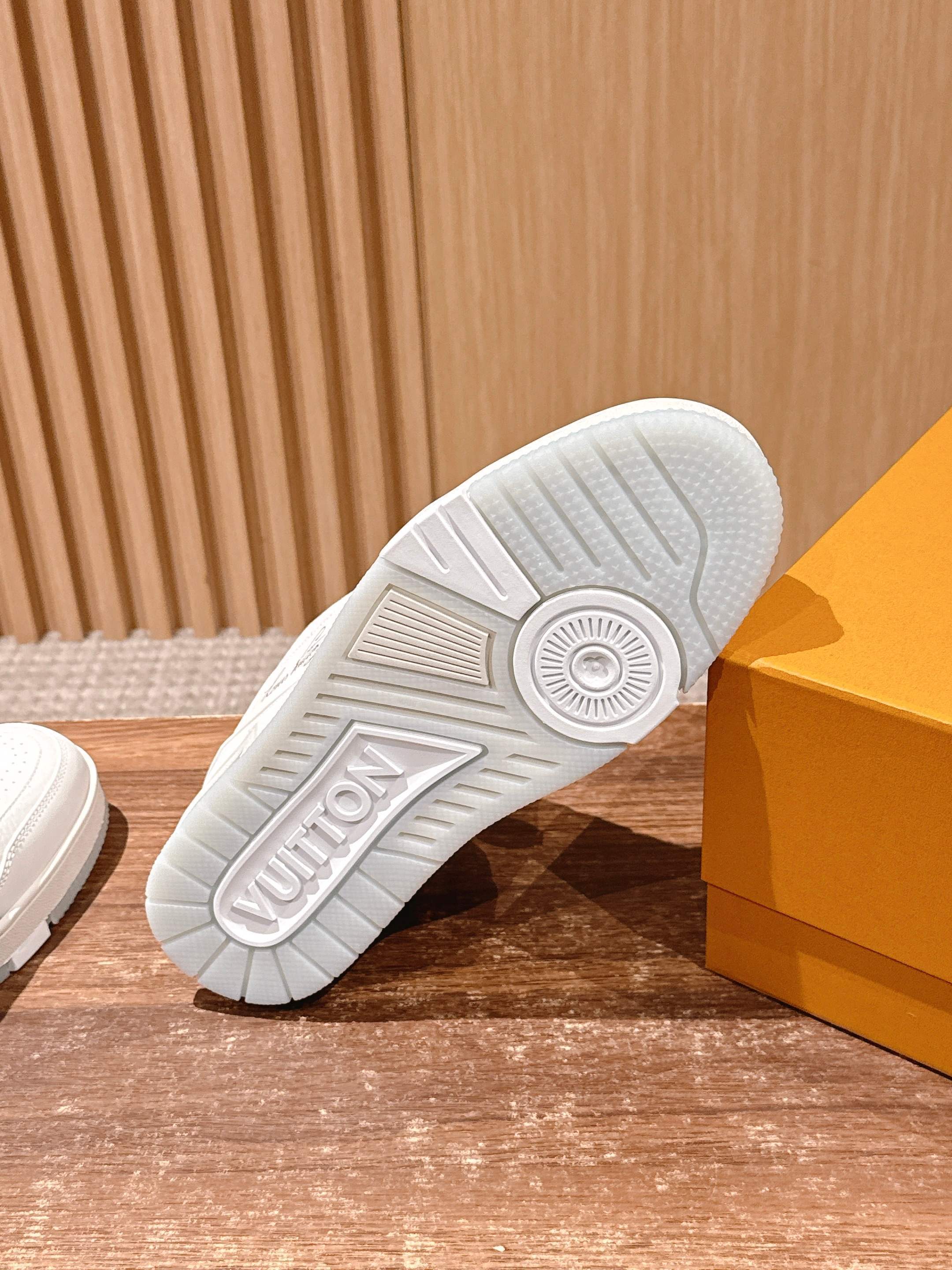 Louis Vuitton White Grained Calf Leather LV Trainer Sneakers