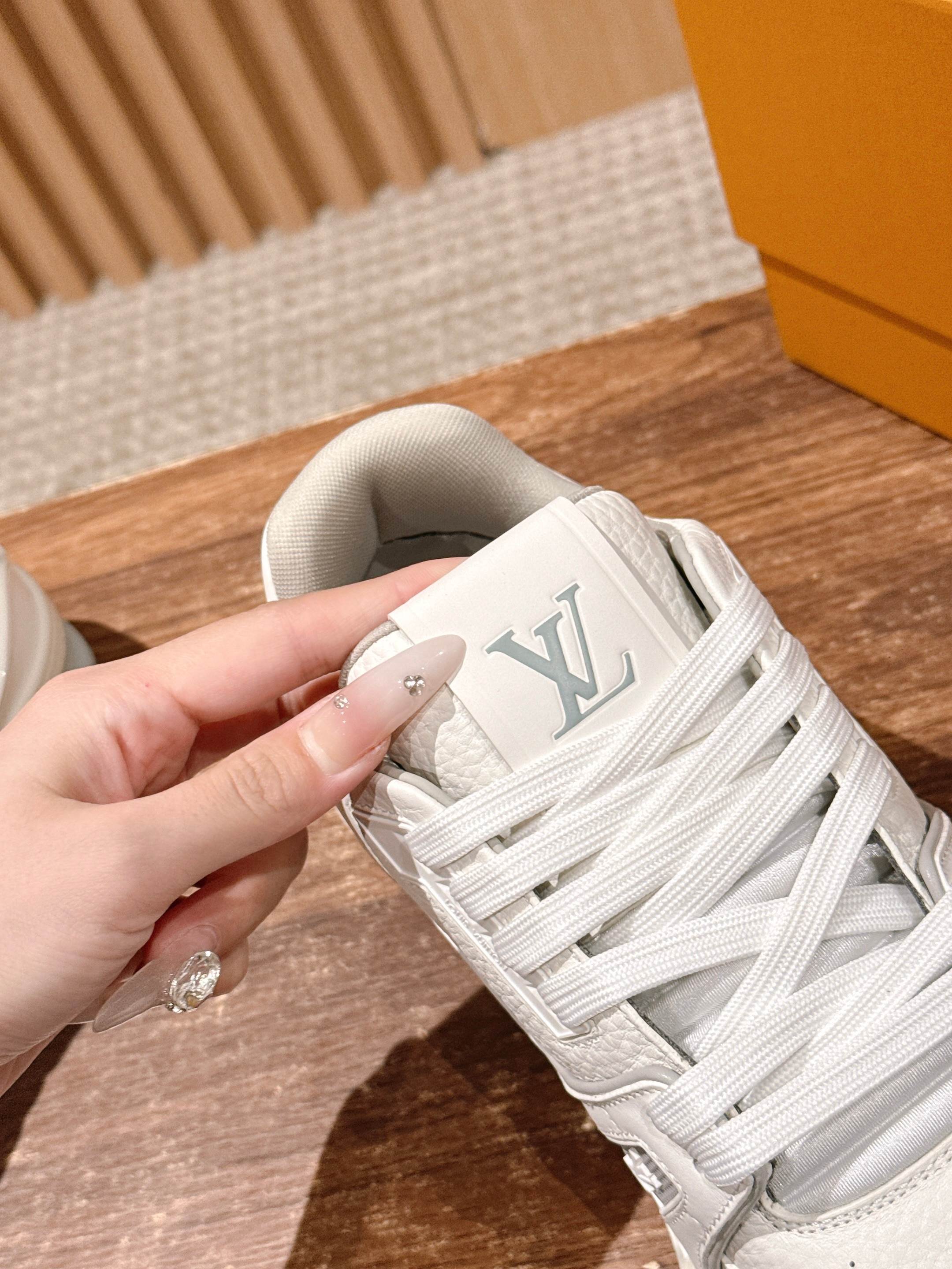Louis Vuitton White Grained Calf Leather LV Trainer Sneakers