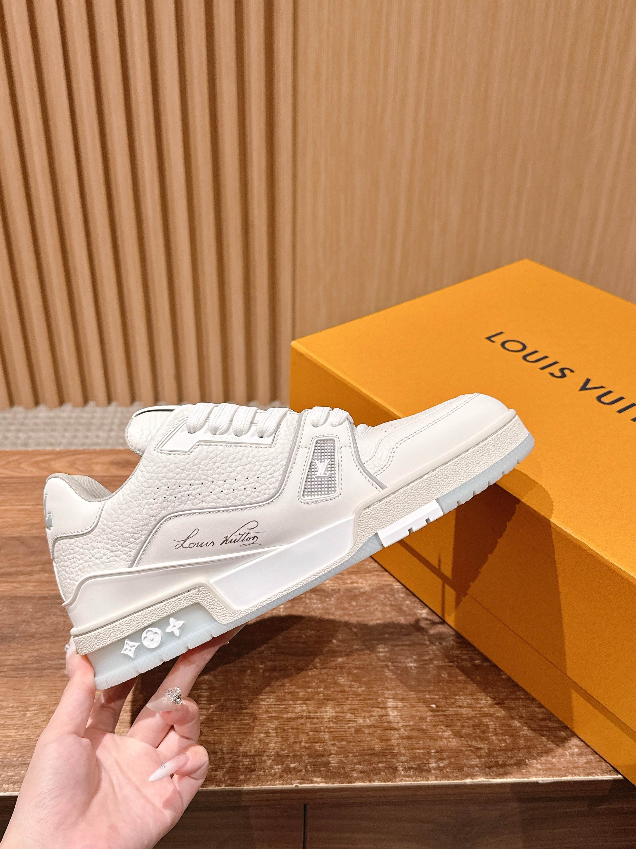 Louis Vuitton White Grained Calf Leather LV Trainer Sneakers