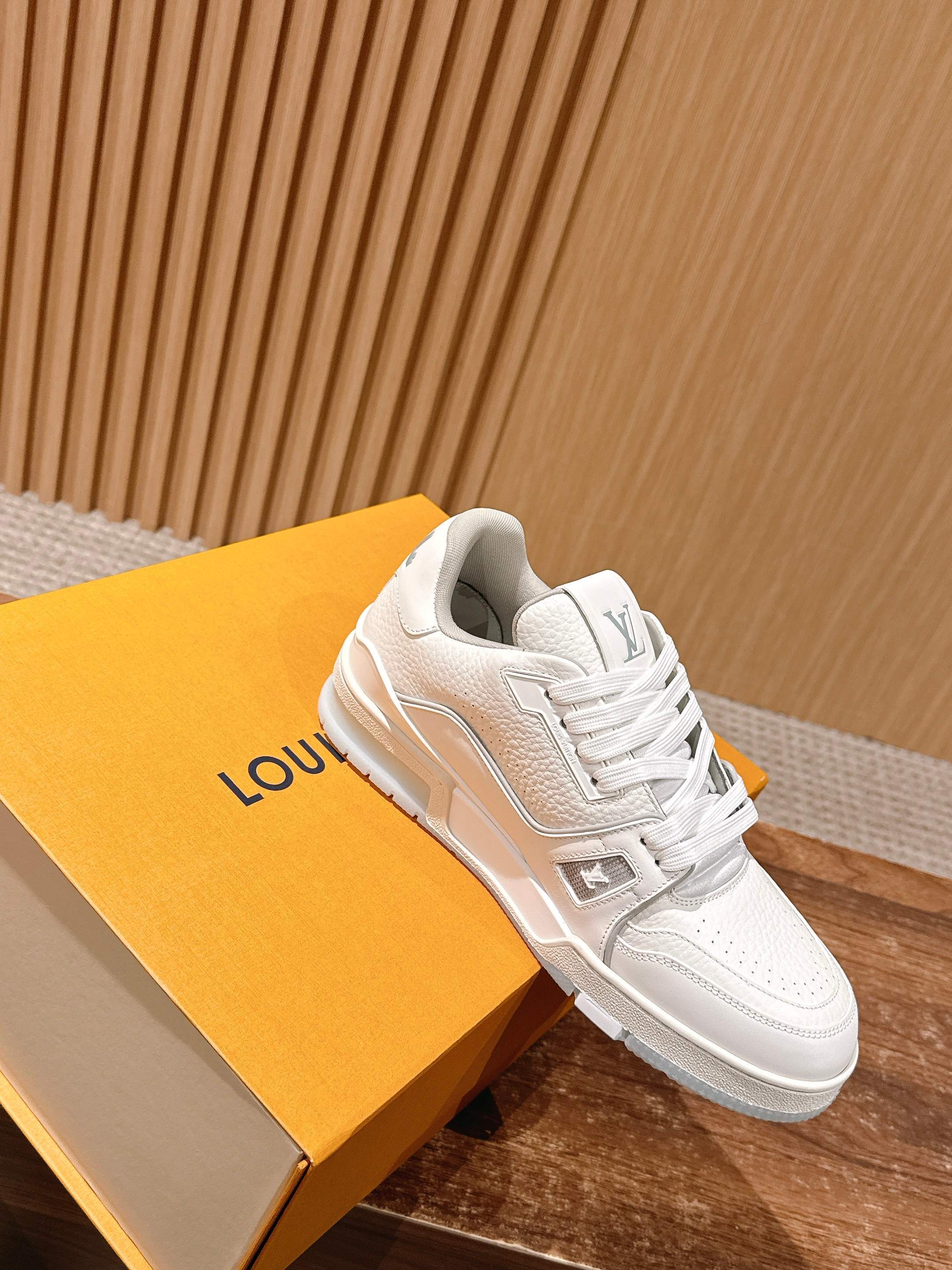 Louis Vuitton White Grained Calf Leather LV Trainer Sneakers