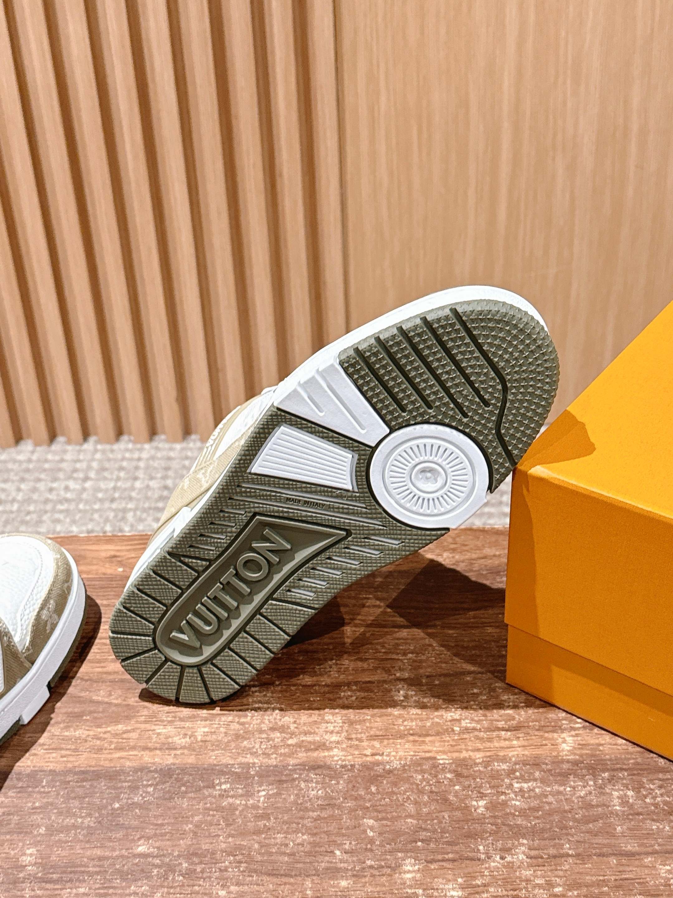 Premium Louis Vuitton LV Trainer Sneakers - White & Gold Monogram