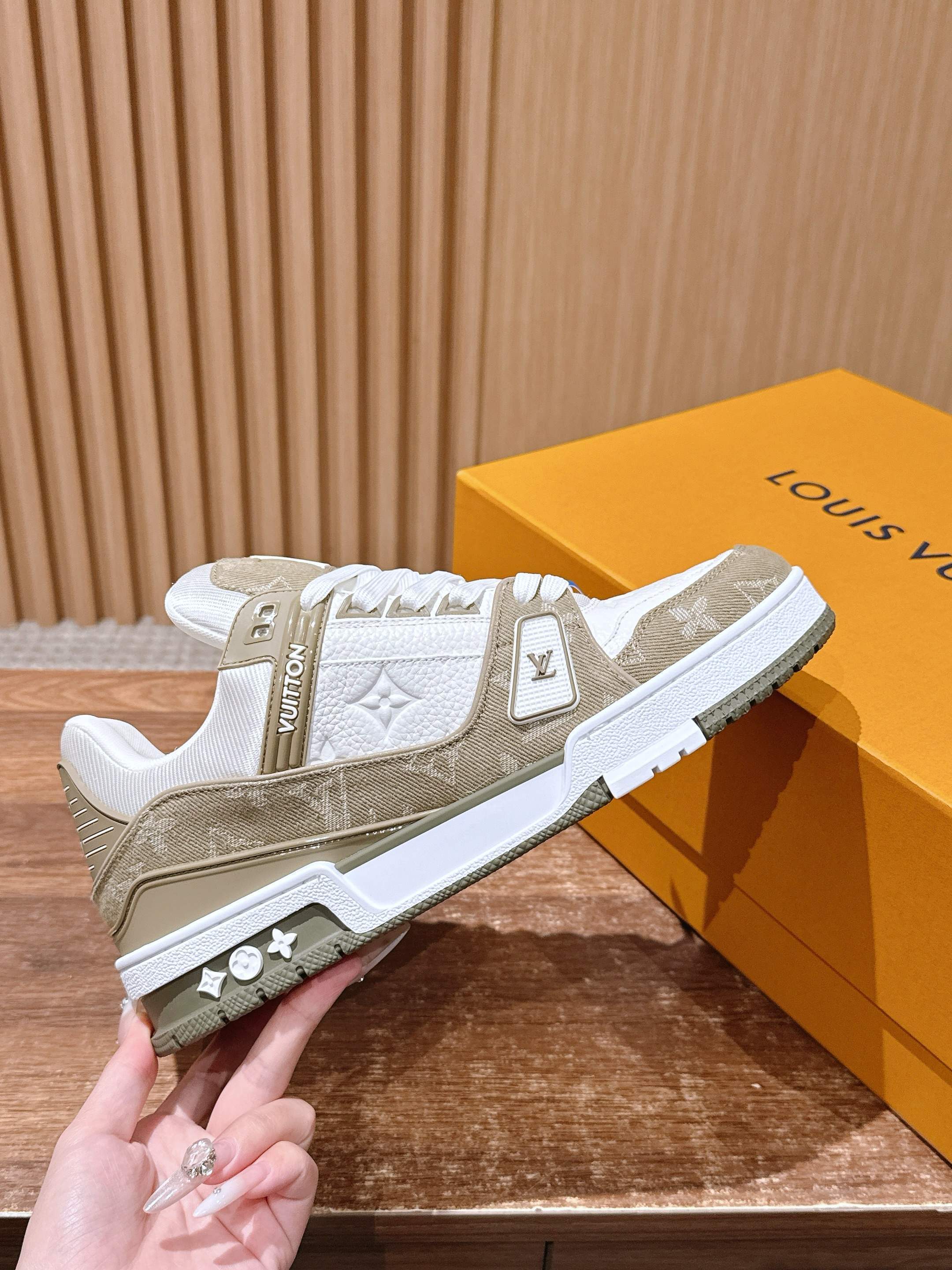 Premium Louis Vuitton LV Trainer Sneakers - White & Gold Monogram