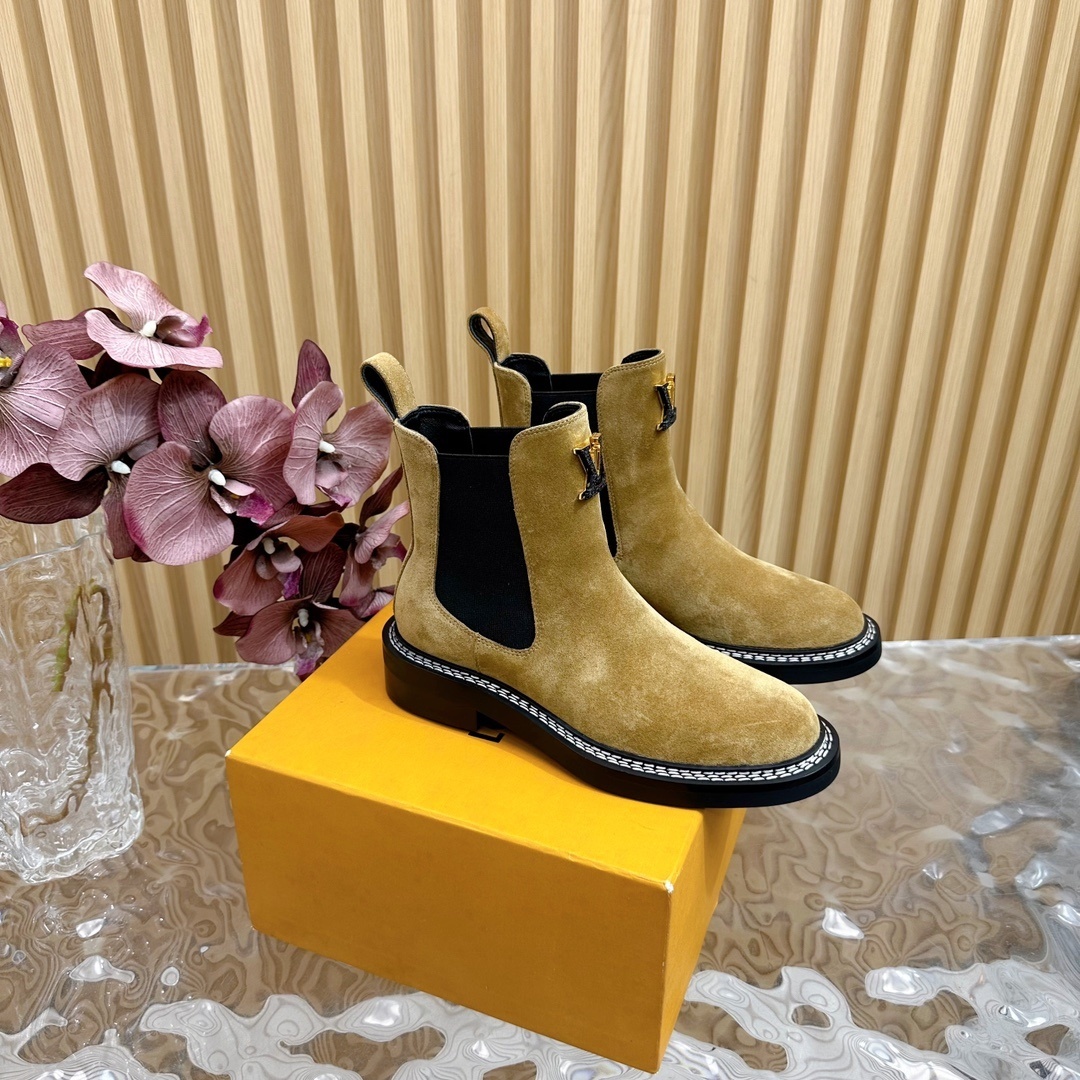 Louis Vuitton Suede Chelsea Boots – Luxury Tan Designer Ankle Boots