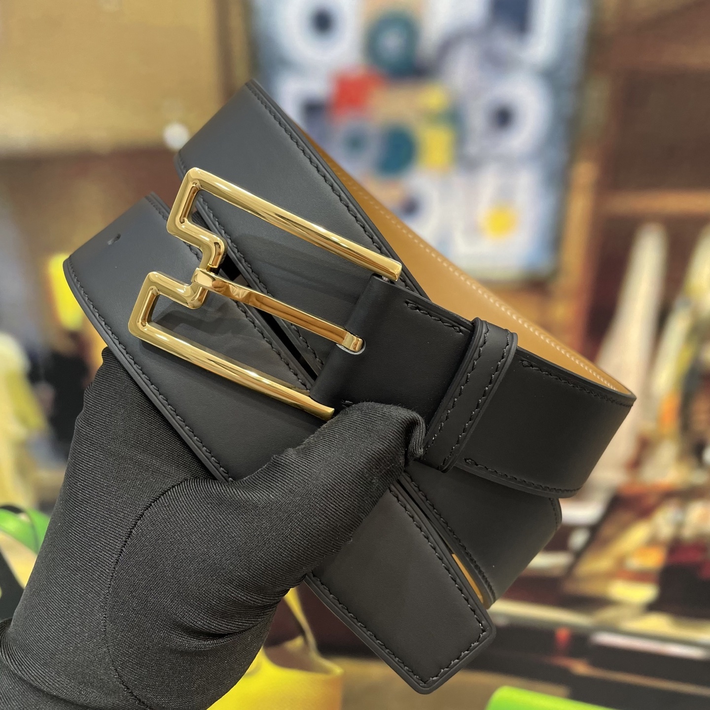 Luxury Black Leather Men’s Belt – Elegant Gold Logo Buckle